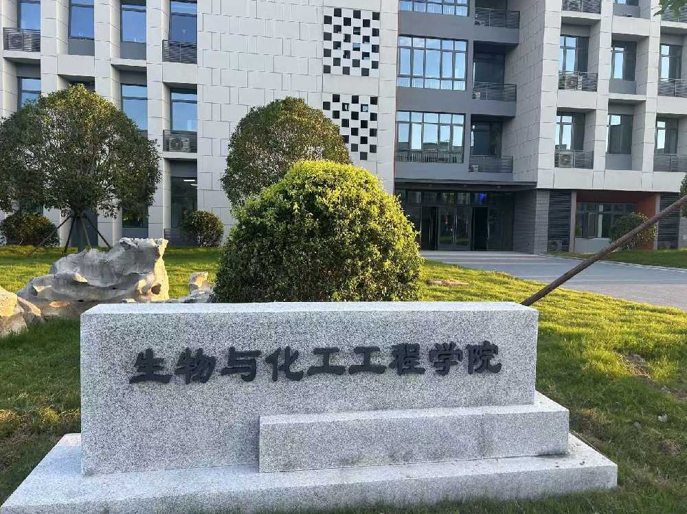 康乐县扬州职业大学体育场高杆灯项目